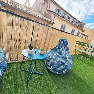 https://gregbnb-centre-ancien-studio-roof-top-climatise-5eme-etage.fr-provencehotel.com